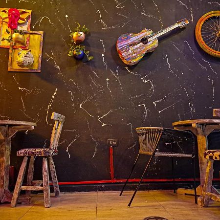 Urban Hostal Bar Bucaramanga Bagian luar foto