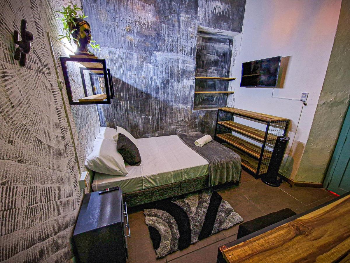 Urban Hostal Bar Bucaramanga Bagian luar foto