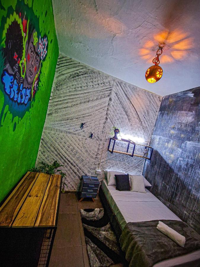 Urban Hostal Bar Bucaramanga Bagian luar foto