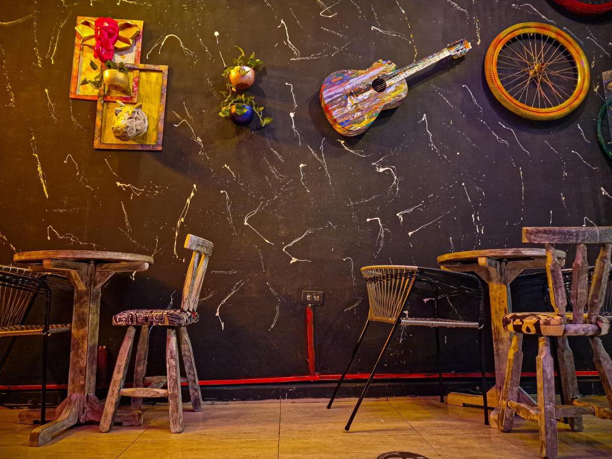 Urban Hostal Bar Bucaramanga Bagian luar foto
