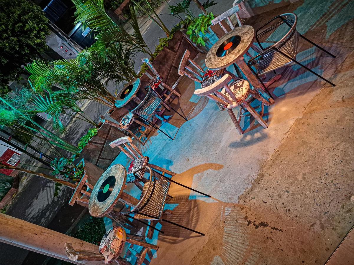 Urban Hostal Bar Bucaramanga Bagian luar foto