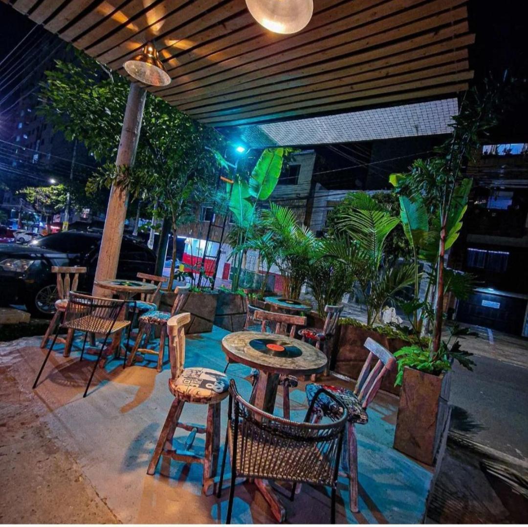Urban Hostal Bar Bucaramanga Bagian luar foto